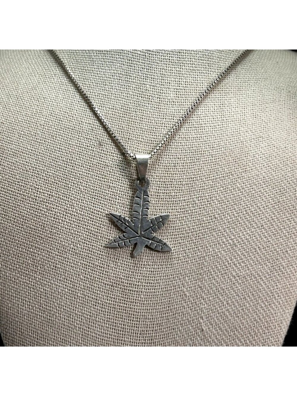 Vintage Hemp Leaf Pendant 925 Sterling Silver 18" Box Chain Spring Ring Clasp - Picture 12 of 14